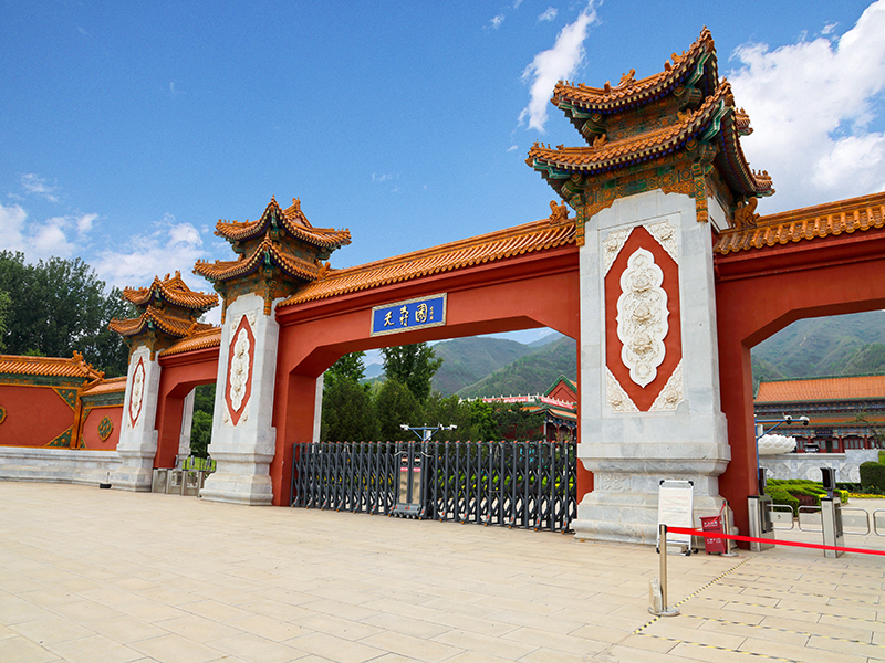 天寿陵园和万佛华侨陵园怎么选？陵园墓地价格